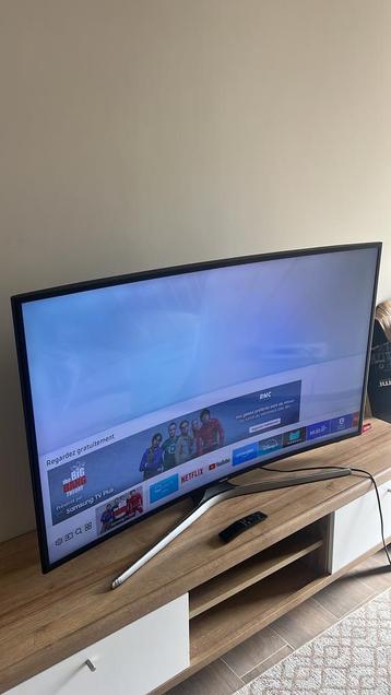 Samsung curved 49 inch Smart TV 4K Ultra HD HDR10+ beschikbaar voor biedingen