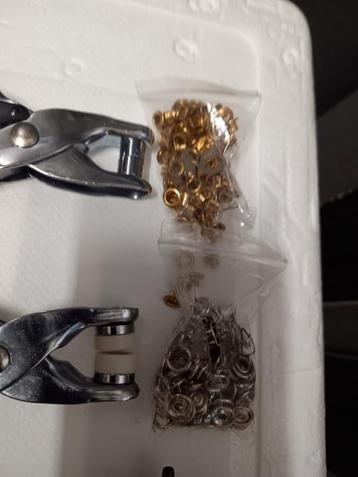 Set van gaten tangen met accessoires . Nieuw nooit gebruikt  beschikbaar voor biedingen