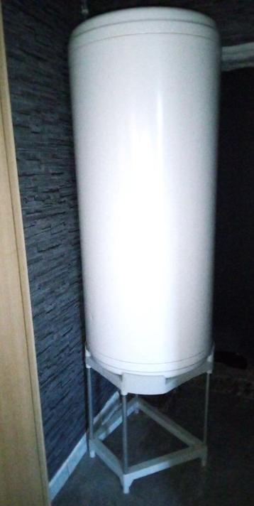 Ketel / elektrische opslagtank / boiler 200L + basis  beschikbaar voor biedingen