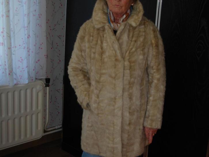 MANTEAU FEMME TRES ELEGANT CHAUD PATTES VISONS VISON, Kleding | Dames, Jassen | Winter, Zo goed als nieuw, Beige, Ophalen of Verzenden