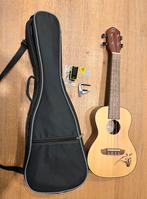 Lot: Ukulélé, housse, accordeur, capo, media, Musique & Instruments, Instruments à corde | Guitares | Basses, Enlèvement ou Envoi