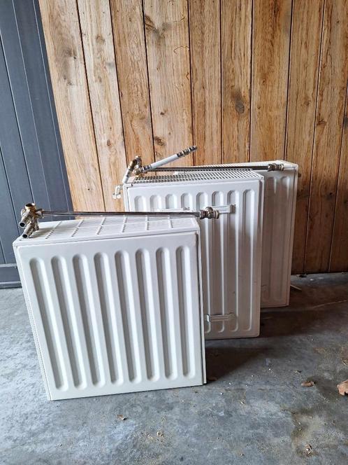 Te Koop: 3 witte radiatoren, Doe-het-zelf en Bouw, Verwarming en Radiatoren, Gebruikt, Radiator, 800 watt of meer, 30 tot 80 cm
