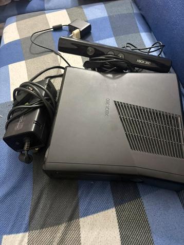 Xbox 360 Slim + Kinect beschikbaar voor biedingen