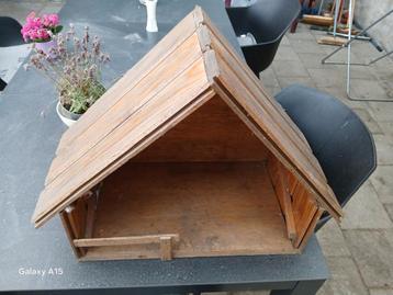 Schuilhuisje voor katten voeders  beschikbaar voor biedingen