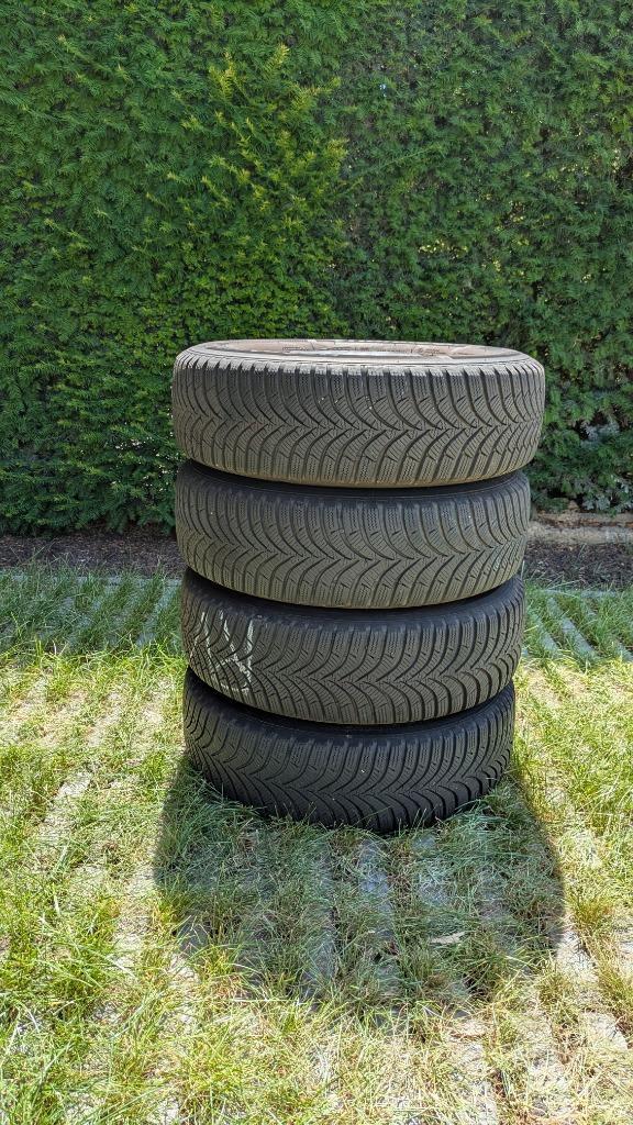 VW Polo Winterbanden + velgen 185/70 R 14 88T M+S, Auto-onderdelen, Banden en Velgen, Velg(en), Winterbanden, 14 inch, 185 mm