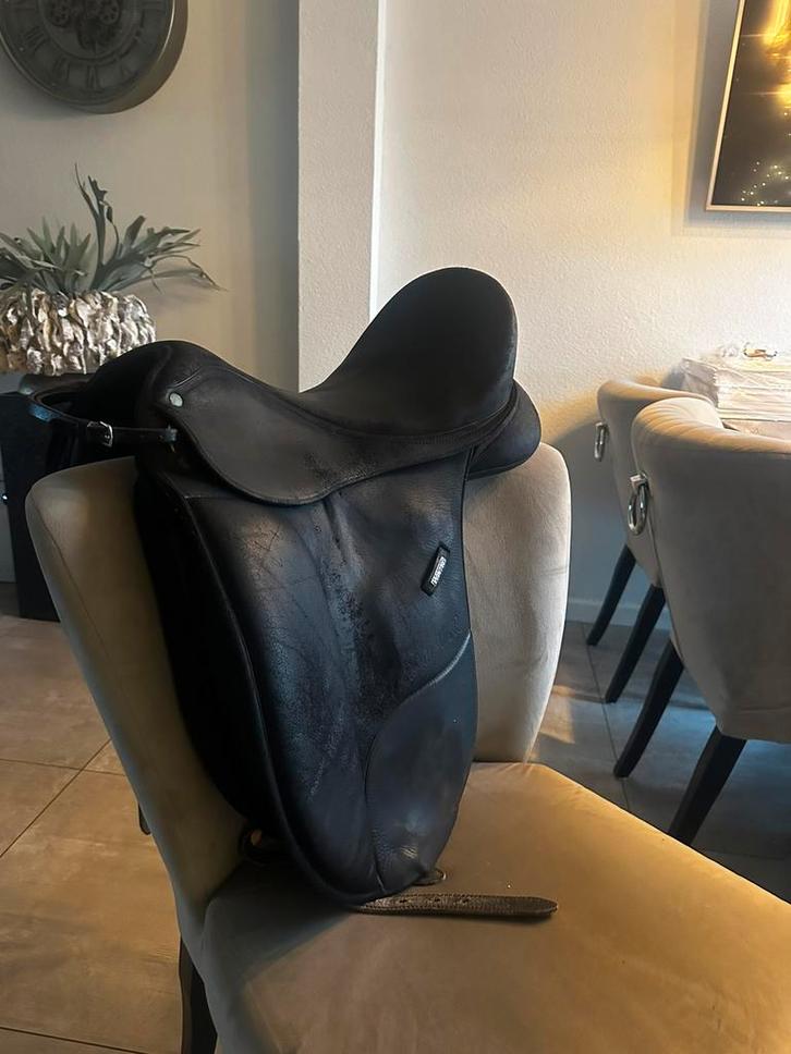 Zadel Wintec Isabell Werth 17inch, Dieren en Toebehoren, Paarden en Pony's | Zadels, Gebruikt, Dressuur, Ophalen of Verzenden