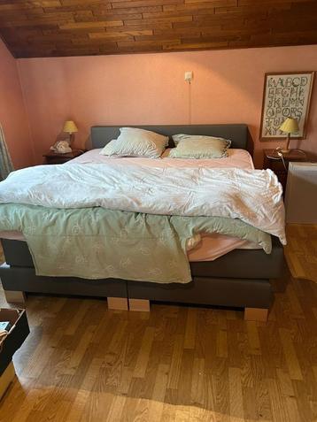 grote boxspring beschikbaar voor biedingen