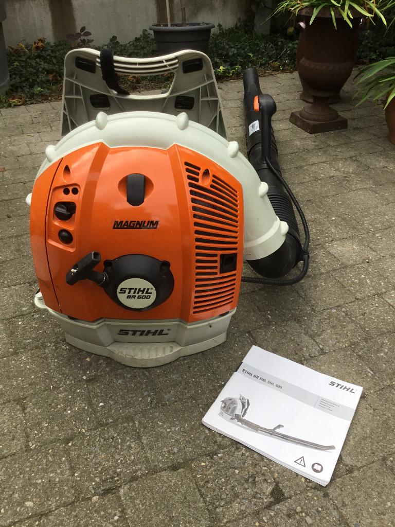 Stihl bladblazer BR600, Ophalen