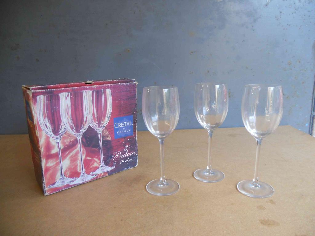 Verres en cristal, Enlèvement, Utilisé