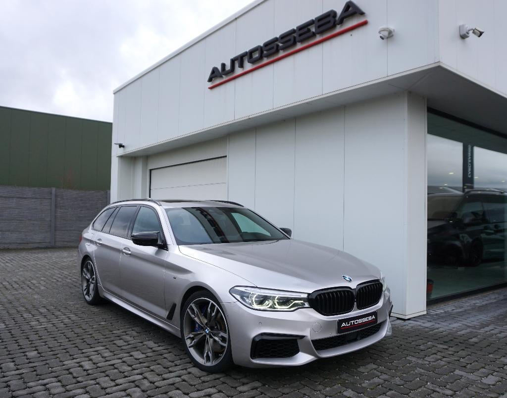 BMW M550d xDrive Break **Full option**, Auto's, BMW, Automaat, 2993 cc, Leder, Zilver of Grijs