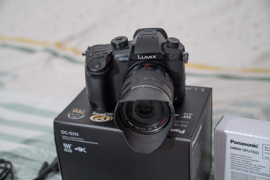 Panasonic Lumix GH5 + 12-35mm f/2.8 + V-Log + 2 batteries, Audio, Tv en Foto, Fotocamera's Digitaal, Gebruikt, Spiegelreflex, Ophalen of Verzenden