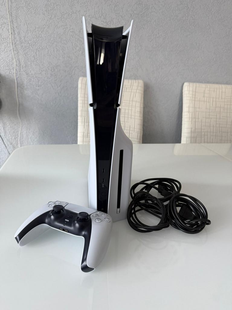 Ps5 slim disc edition 1TB  werkt perfect alle kabels erbij, Games en Spelcomputers, Ophalen, Zo goed als nieuw, Playstation 5