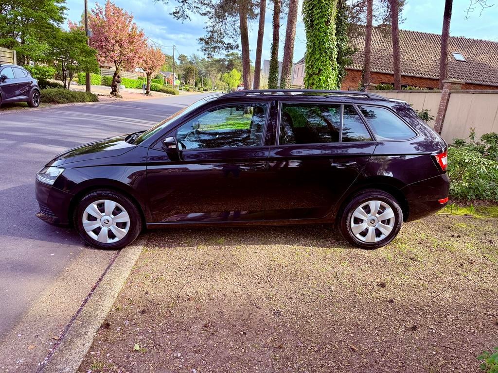 Skoda Fabia Break 2022 DSG — 16.322 km — Garantie — Topstaat, Auto's, Skoda, Automaat, Stof, Euro 6, Zwart