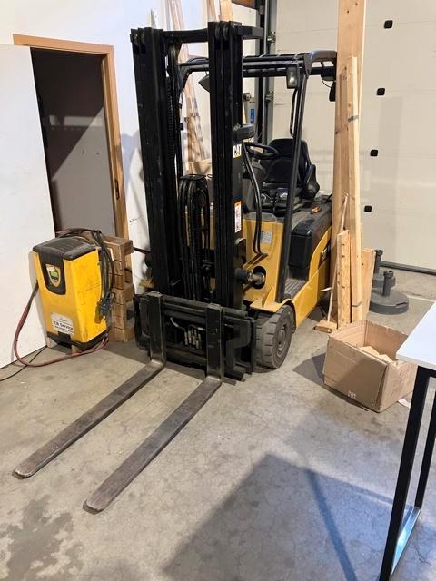 Caterpillar elektrische heftruck – 1.8 ton – bouwjaar 2007, Articles professionnels, Machines & Construction | Chariots élévateurs & Transport interne