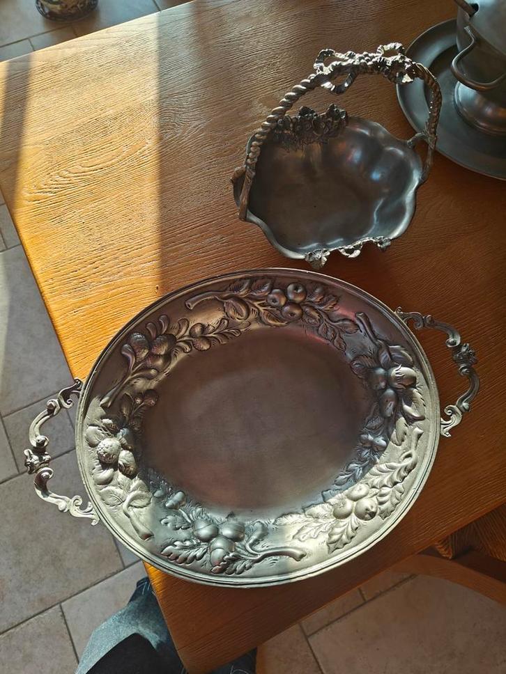 Zware Tinnen sierschaal met druivenmotief pewter / vintage, Antiek en Kunst, Antiek | Schalen, Ophalen