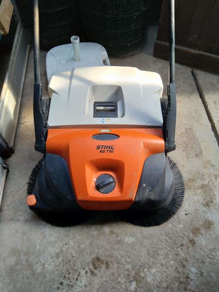 Stihl KG 770 mechanische veegmachine, Jardin & Terrasse, Balayeurs, Enlèvement