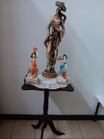 Petite table +statue, Enlèvement