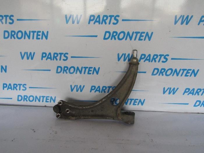 Draagarm links-voor van een Volkswagen Tiguan, Auto-onderdelen, Ophanging en Onderstel, Volkswagen, Gebruikt, 3 maanden garantie