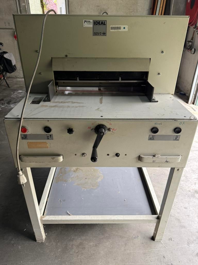 Massicot/ gillotine Ideal 525/2, Ophalen