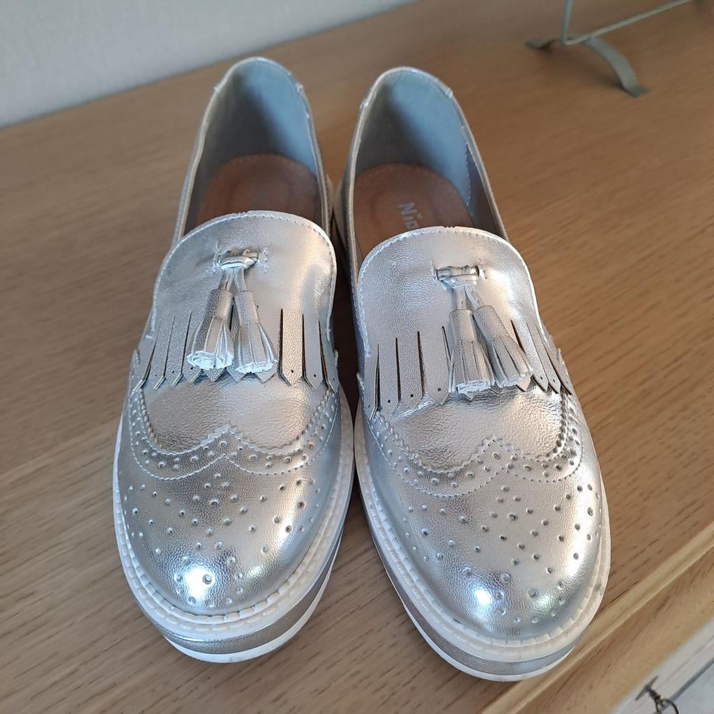 Nieuwe zilverkleurige damesschoenen 1x gedr., Ophalen of Verzenden