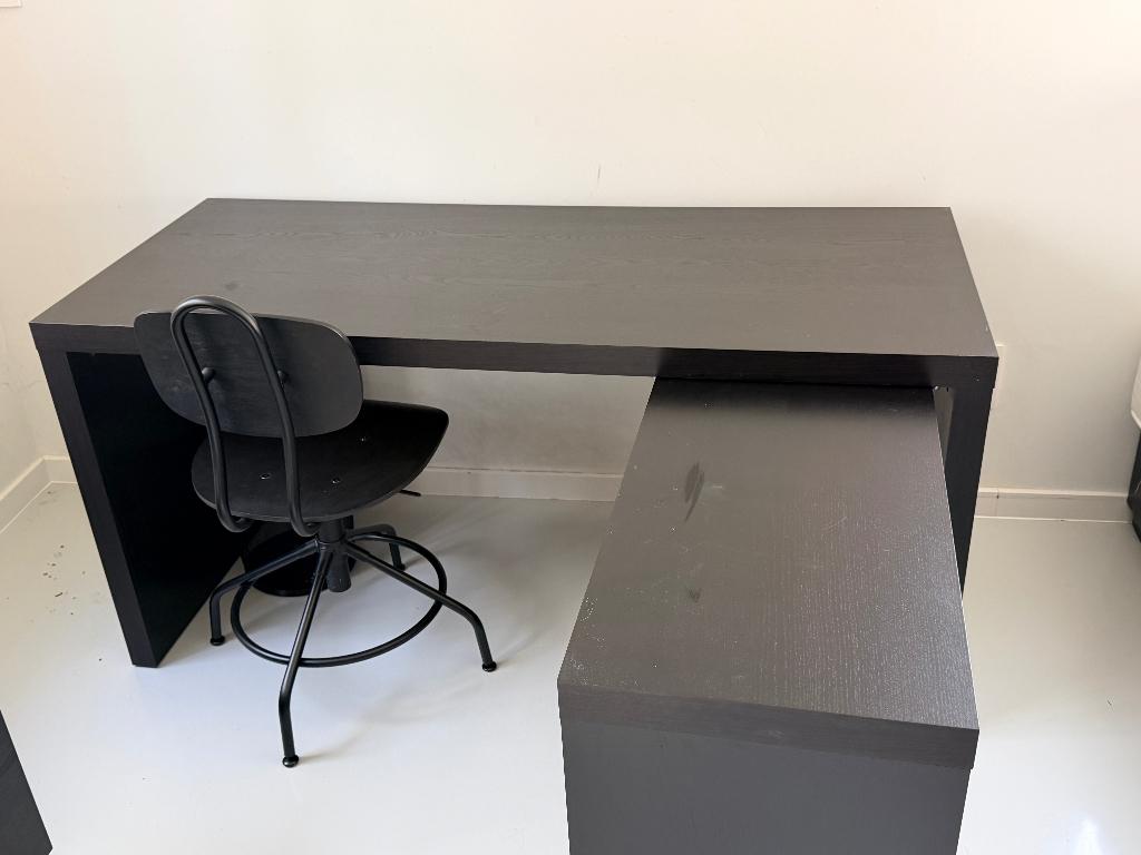 Zwart bureau met uitrek tafel en stoel, Huis en Inrichting, Bureaus, Ophalen, Zo goed als nieuw, Bureau