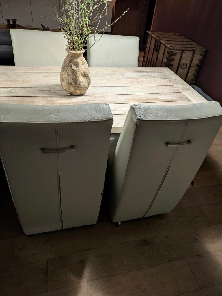 4 Lederen stoelen op stevige wielen, Ophalen