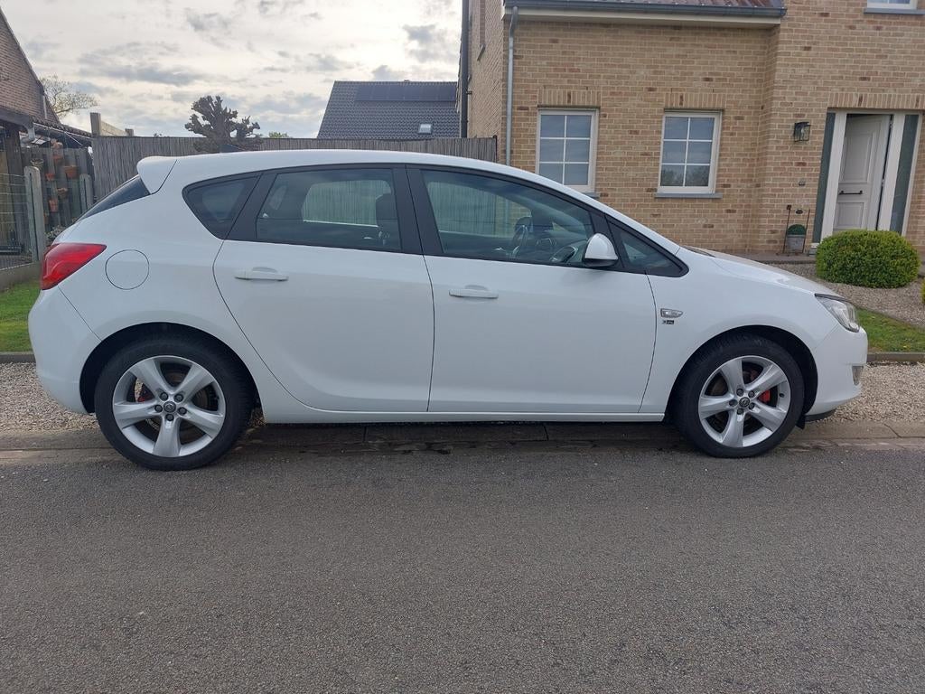 Opel Astra essence., Autos, Opel, Particulier, Astra, ABS, Cruise Control, Vitres électriques, Jantes en alliage léger, Peinture métallisée