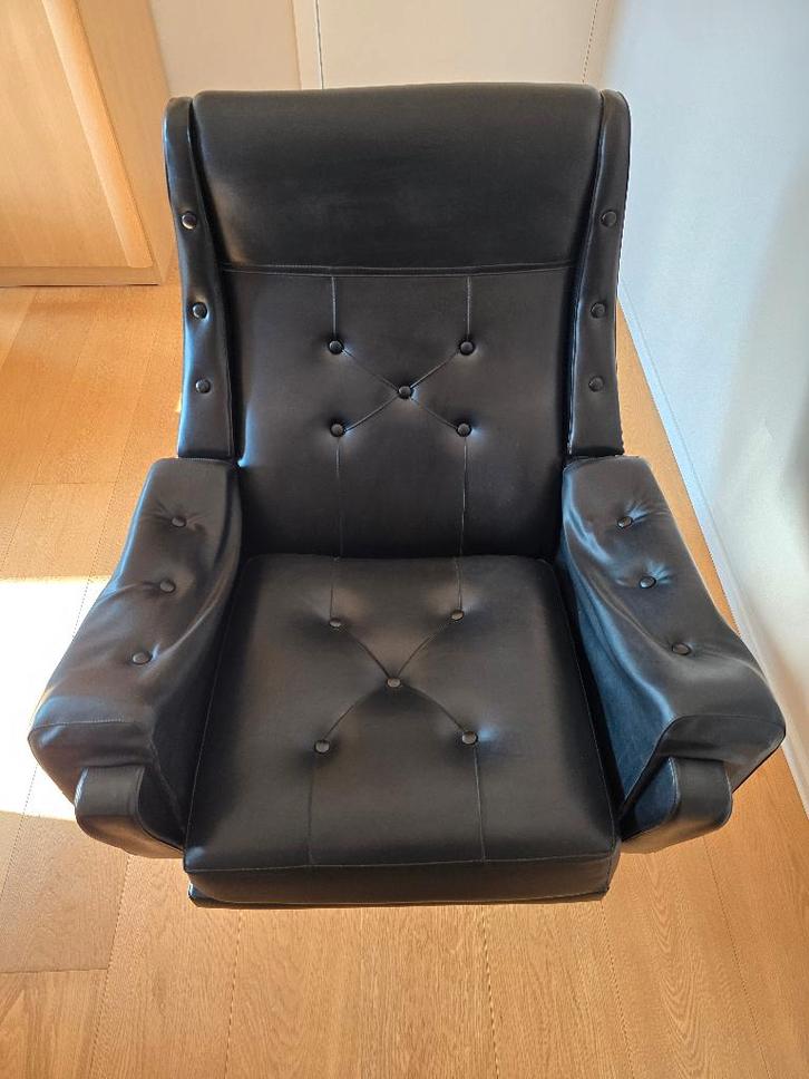Zwarte vintage draaifauteuil, retro lounge chair - jaren 70, Huis en Inrichting, Zetels | Zetels, Gebruikt, Eenpersoons, Minder dan 150 cm