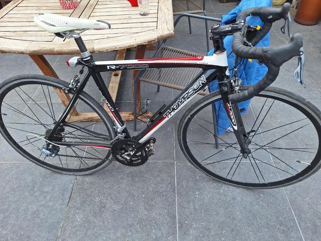 Thompson R7000 Koersfiets zwart wit en rood, Fietsen en Brommers, Fietsen | Heren | Sportfietsen en Toerfietsen, Ophalen