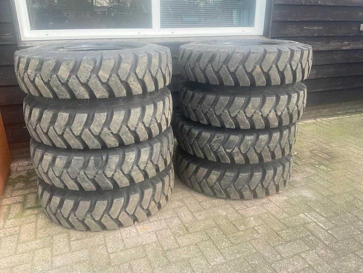 Aeolus 100x20 Pneu, roue et jante (4x), Articles professionnels, Agriculture | Pièces | Pneus, Jantes & Essieux