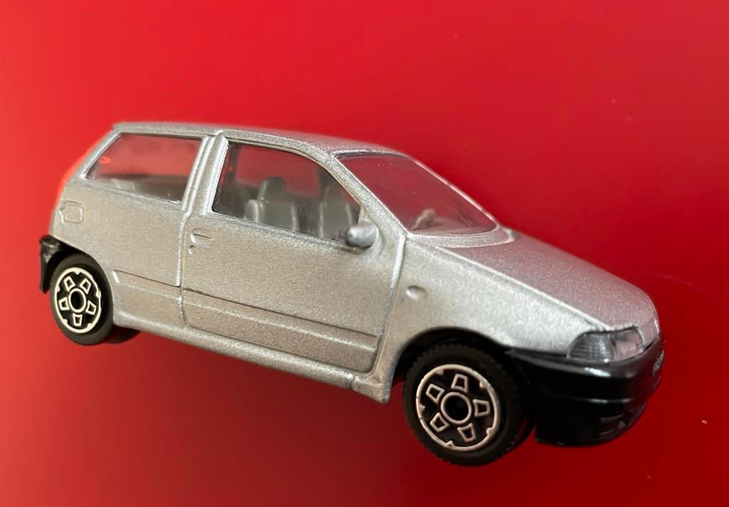 Fiat Punto Schaal 1:43 Bburago     Burago, Ophalen of Verzenden, Gebruikt, Overige merken