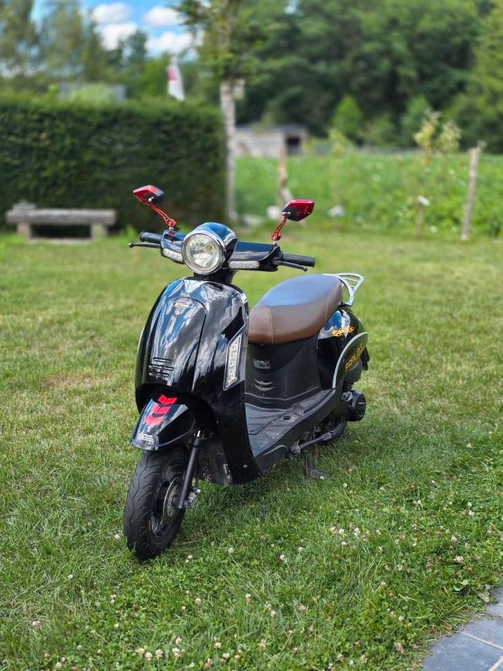 Scooter piaggio, Fietsen en Brommers, Scooters | Piaggio, Zo goed als nieuw, Overige modellen, Klasse A (25 km/u), Ophalen