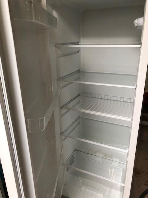 Réfrigérateur 1 porte VALBERG 242L A+, 200 litres ou plus, 45 à 60 cm, Sans bac à congélation, Comme neuf