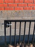 Licht beschadigd poort, Ophalen, Met poort, Gebruikt, Spijlenhekwerk