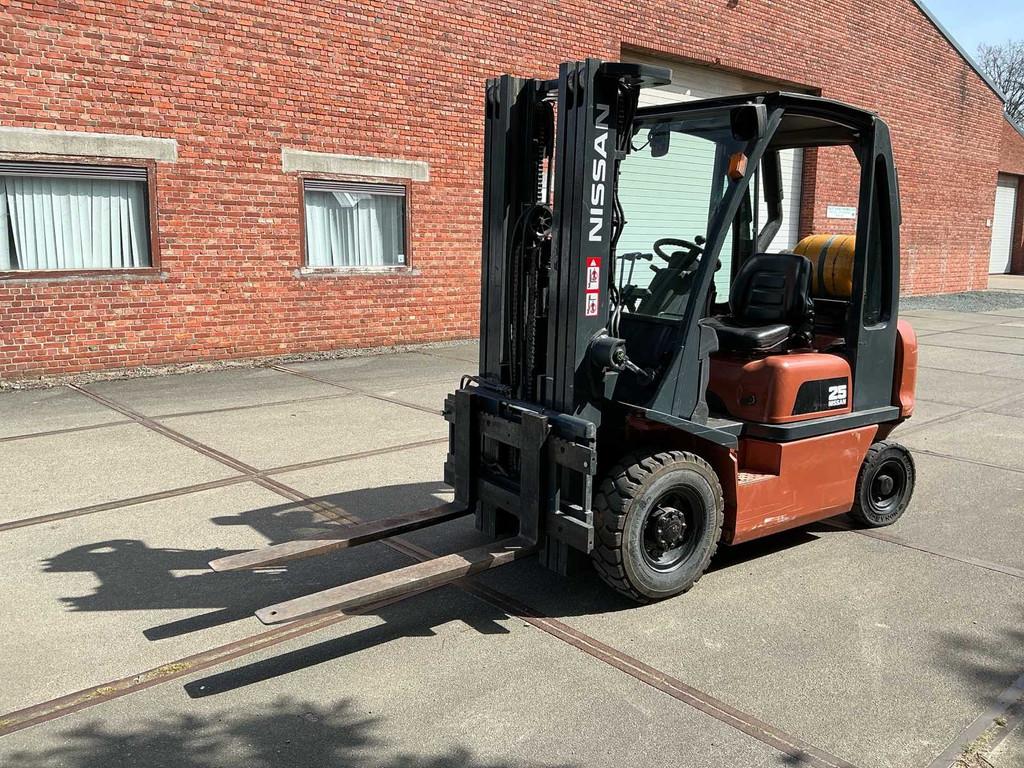 Nissan 25 Forklift 2002, Articles professionnels, Machines & Construction | Chariots élévateurs & Transport interne, Chariot élévateur