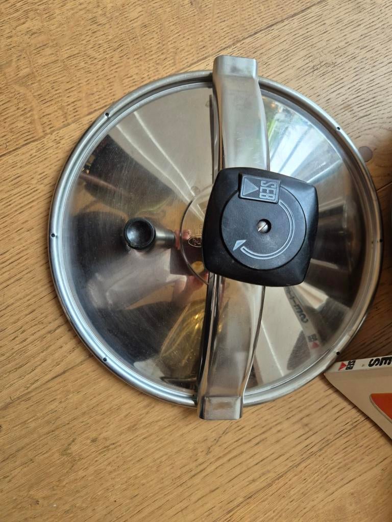 Grande casserole à pression SEB fonctionne joint OK, Maison & Meubles, Inox, Plaque céramique, Enlèvement, Utilisé