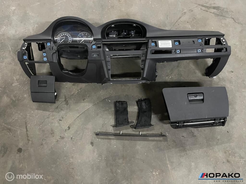 Dashboard + bekerhouders BMW 3 serie E90 E91 E92 E93 | zwart, Auto-onderdelen, Dashboard en Schakelaars, Gebruikt, Ophalen of Verzenden