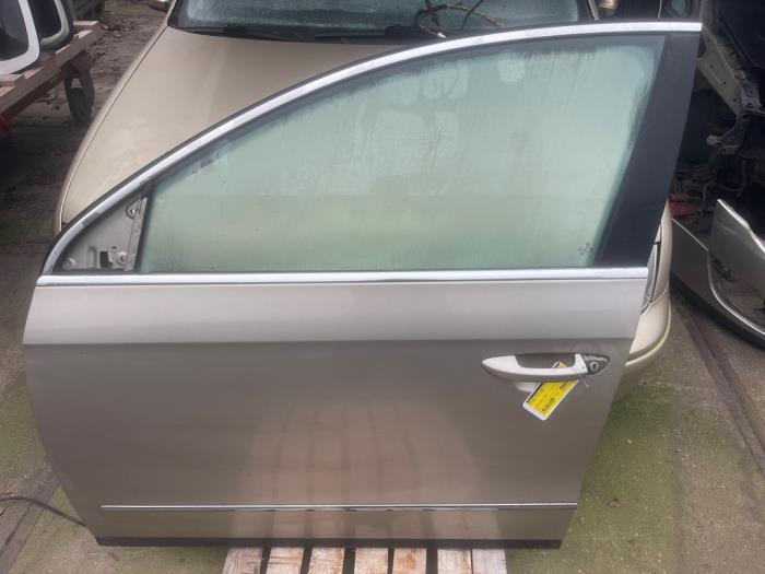 Portier 4Deurs links-voor van een Volkswagen Passat (LD1W), Gebruikt, -, -, Ophalen of Verzenden