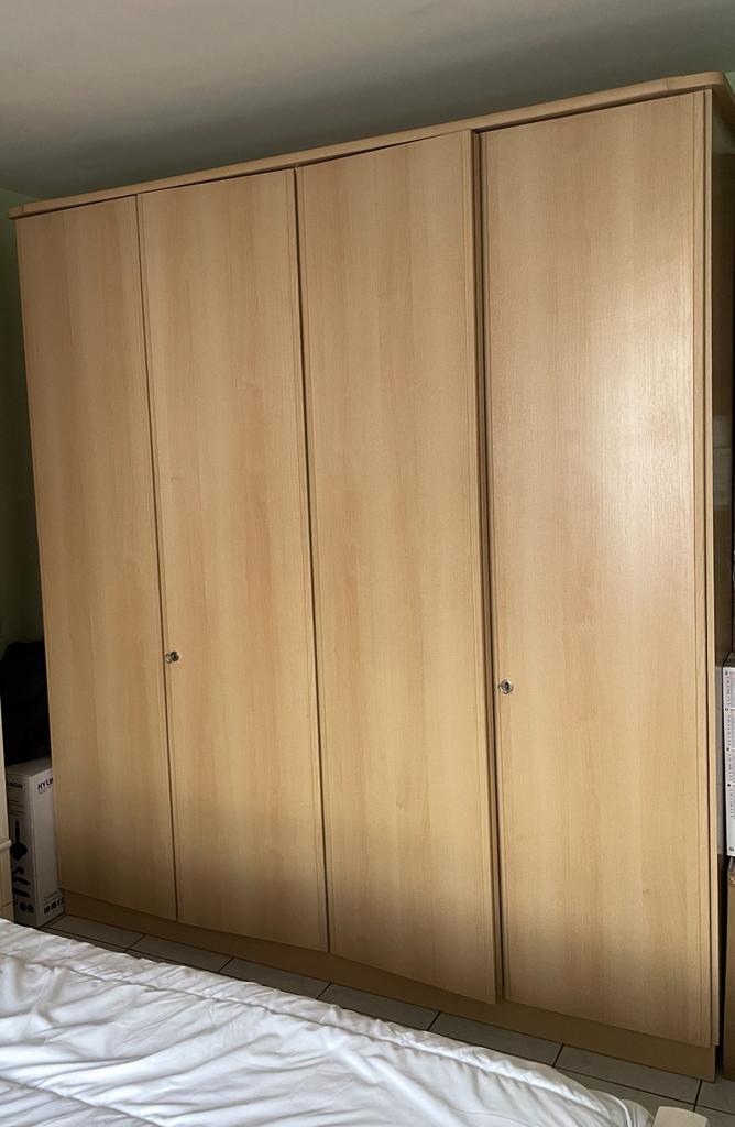 Spotprijs grote kleerkast licht hout zeer veel bergruimte, Huis en Inrichting, Kasten | Kleerkasten, Ophalen, Zo goed als nieuw