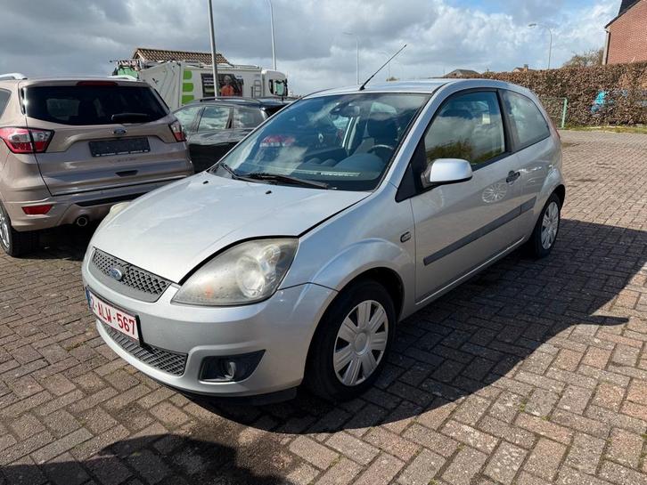 Ford Fiesta 1400cc essence - EXPORTATION UNIQUEMENT, Autos, Ford, Entreprise, Achat, Fiësta, Air conditionné, Verrouillage central
