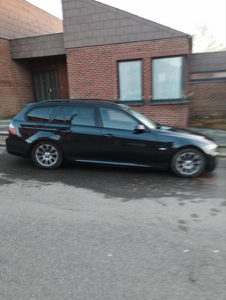 Bmw 318d e91 année 2009 pack M int./ext 238000km, Autos, BMW, Particulier, Toit panoramique, Noir, Noir, Alcantara, Enlèvement