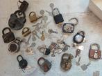 set hangsloten + antieke sleutels, Ophalen of Verzenden, Gebruikt