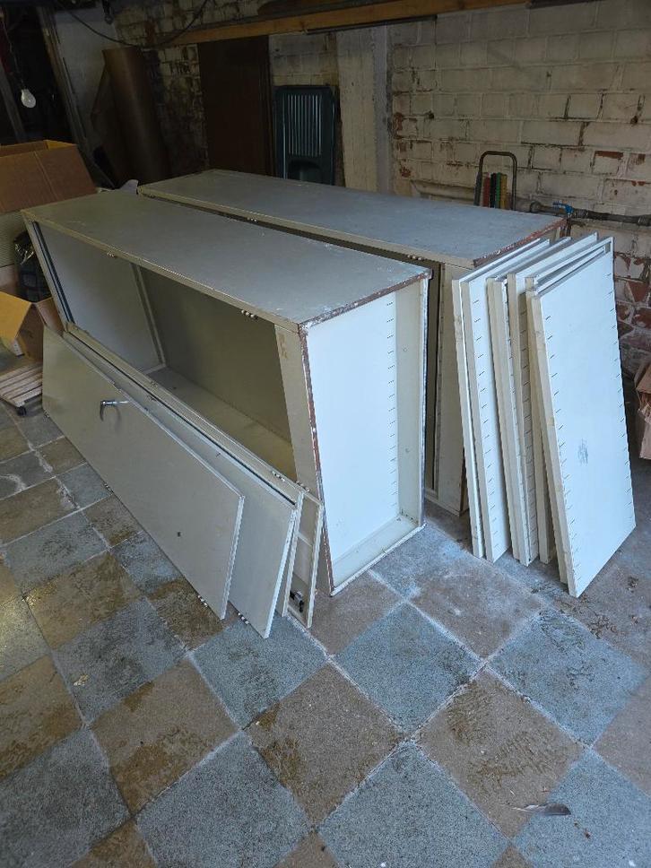 Belles anciennes armoires d'atelier en métal à double porte, Antiquités & Art, Antiquités | Meubles | Armoires, Enlèvement