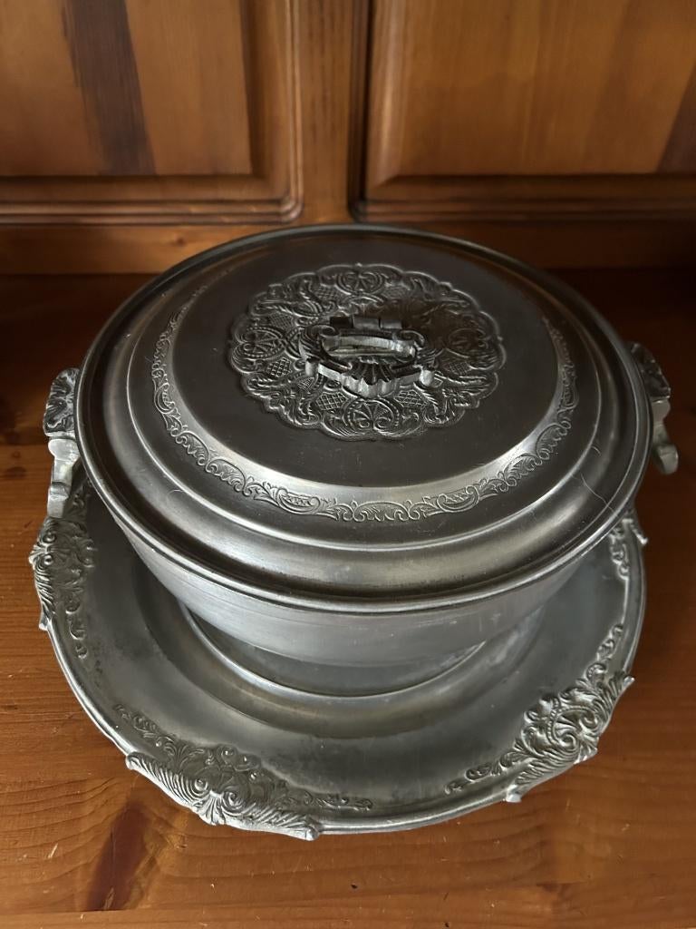 Soupière en étain - Les Postainiers Hutois, Enlèvement