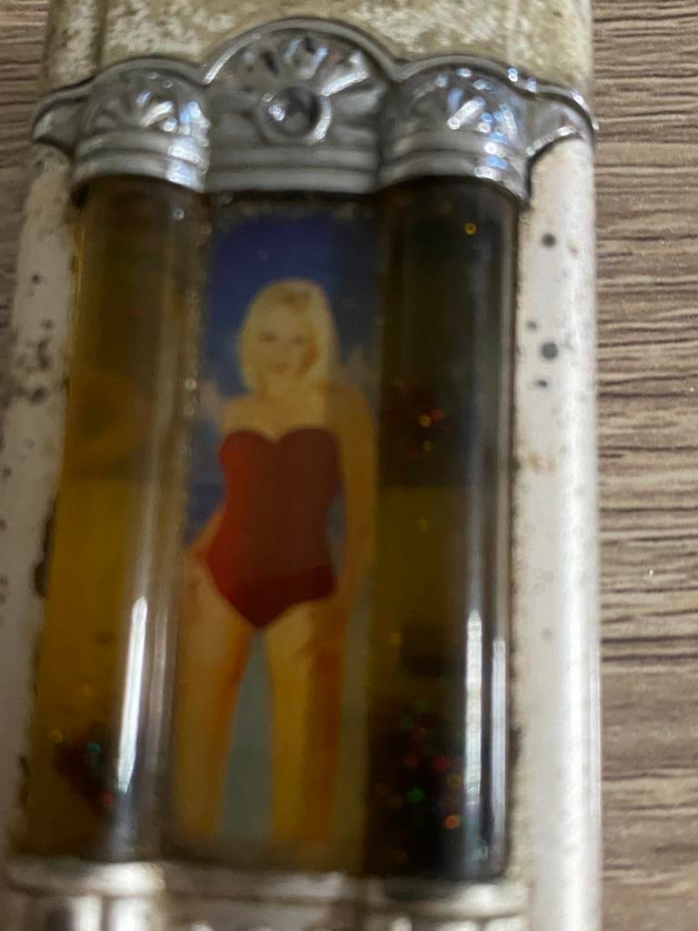 Oude lichtgevende pin-up aansteker, Antiek en Kunst, Ophalen of Verzenden