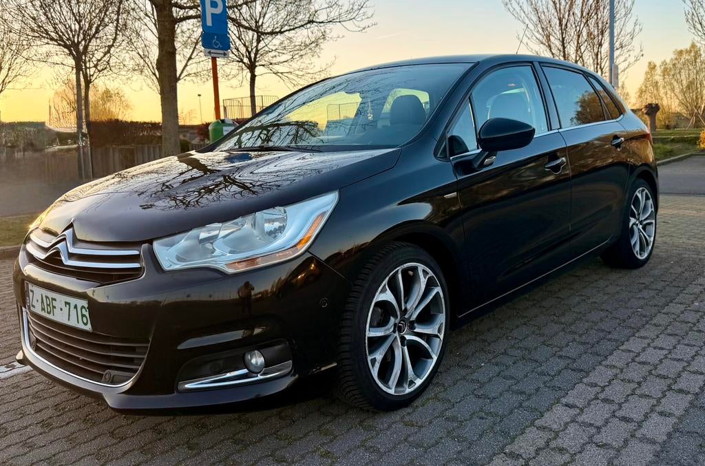 Citroen c4 1.6 benzine exclusiv. Met keuring vrije, Auto's, Citroën, Voorwielaandrijving, Euro 5, Zwart, Zwart