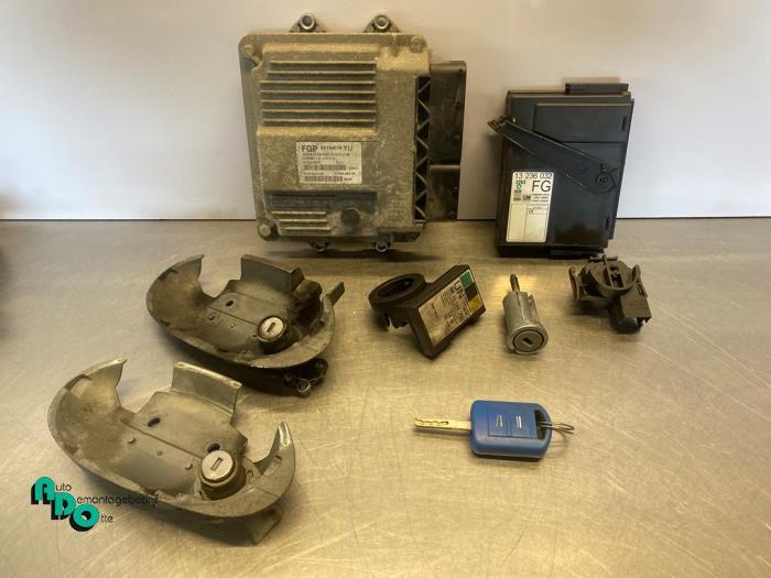 Serrure de contact + ordinateur d'un Opel Combo (Combo 02-), Autos : Pièces & Accessoires, -, Opel, 3 mois de garantie, Utilisé