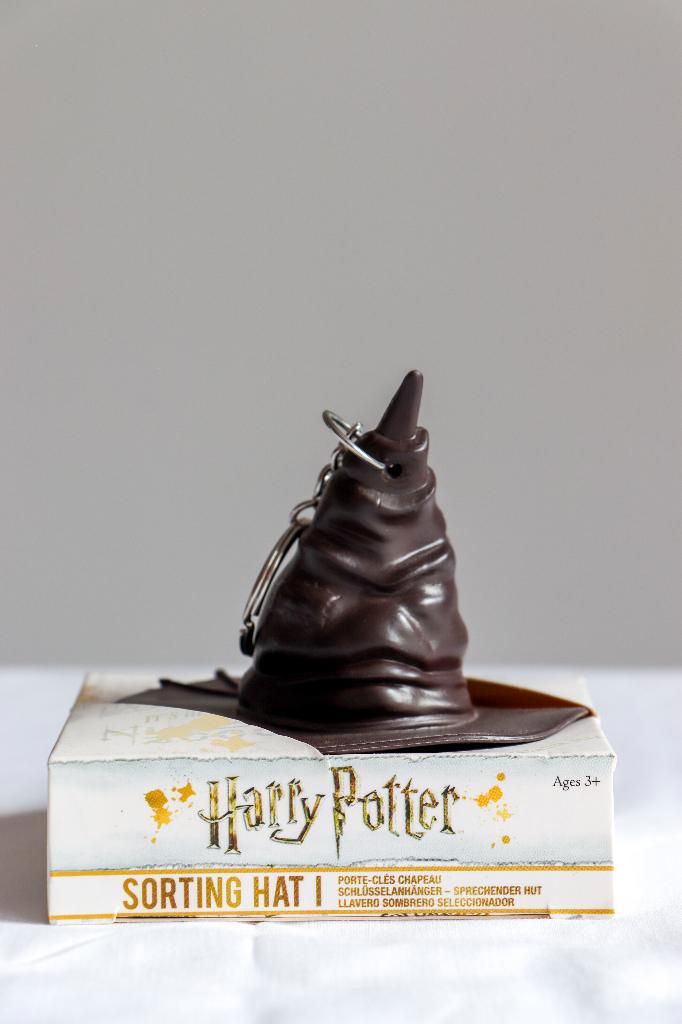 Harry Potter Sorteerhoed sleutelhanger met spraakfunctie, Verzamelen, Harry Potter, Zo goed als nieuw, Overige typen, Ophalen of Verzenden