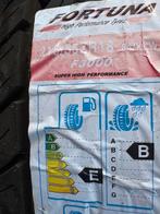 pneus, Autos : Pièces & Accessoires, Pneus & Jantes, Neuf, 215 mm, Véhicule de tourisme, Pneus été