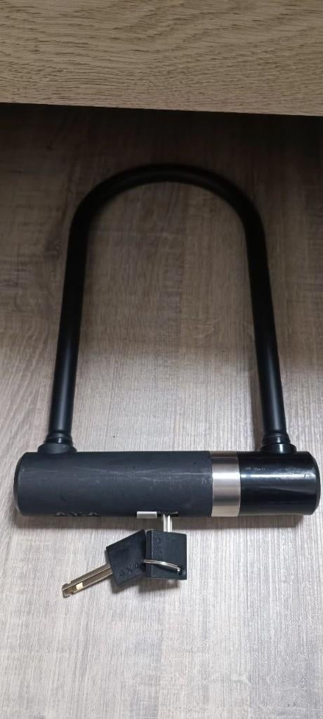 Axa beugelslot, Fietsen en Brommers, Fietsaccessoires | Fietssloten, Ophalen, Zo goed als nieuw, Beugelslot